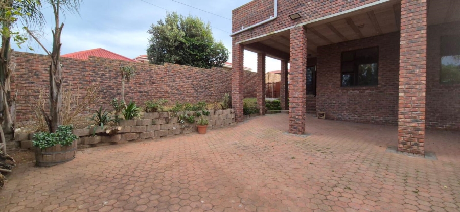 To Let 3 Bedroom Property for Rent in Dana Bay Western Cape